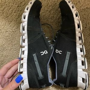 Oncloud running shoes